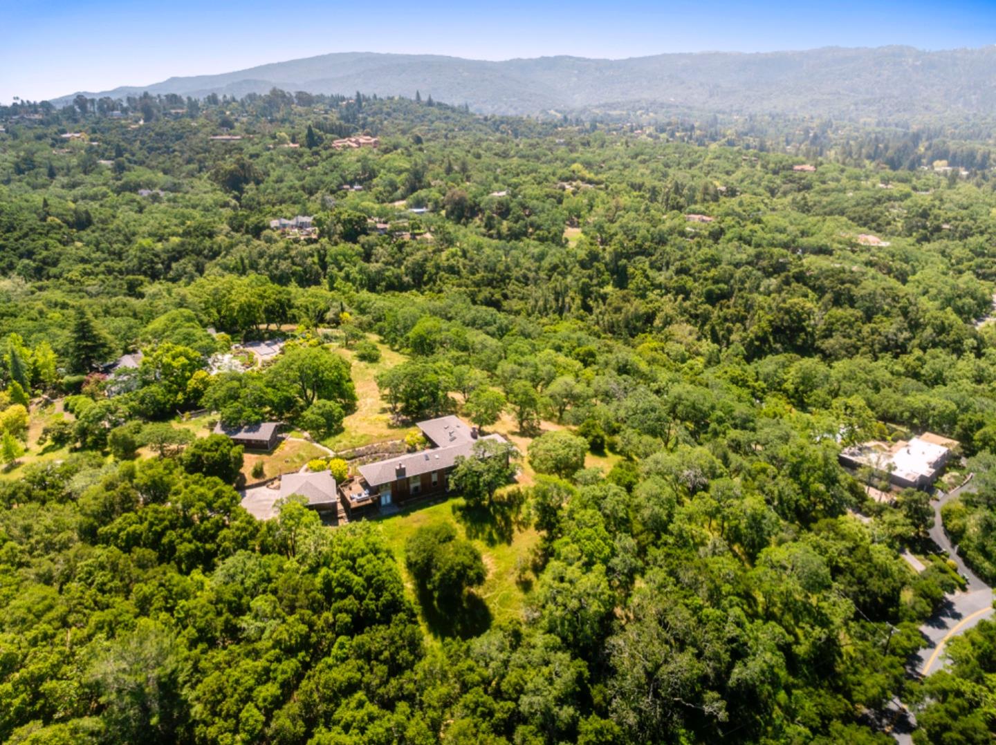 Detail Gallery Image 32 of 35 For 909 Westridge Dr, Portola Valley,  CA 94028 - 5 Beds | 3/1 Baths