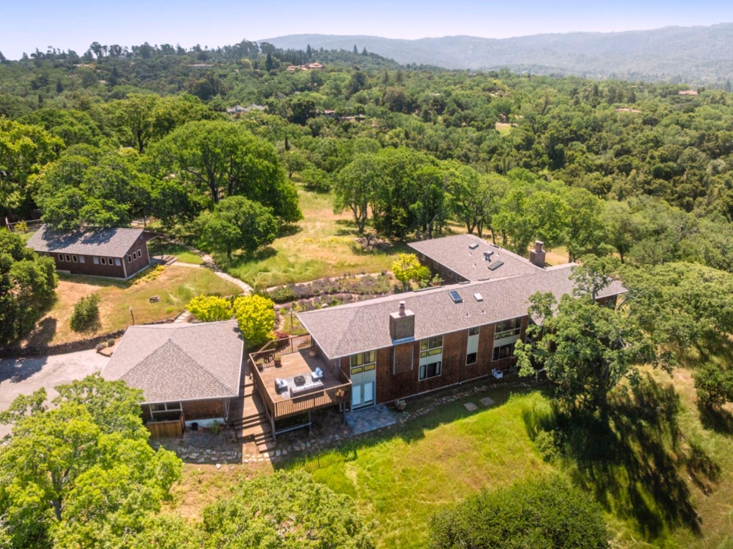 Detail Gallery Image 8 of 35 For 909 Westridge Dr, Portola Valley,  CA 94028 - 5 Beds | 3/1 Baths