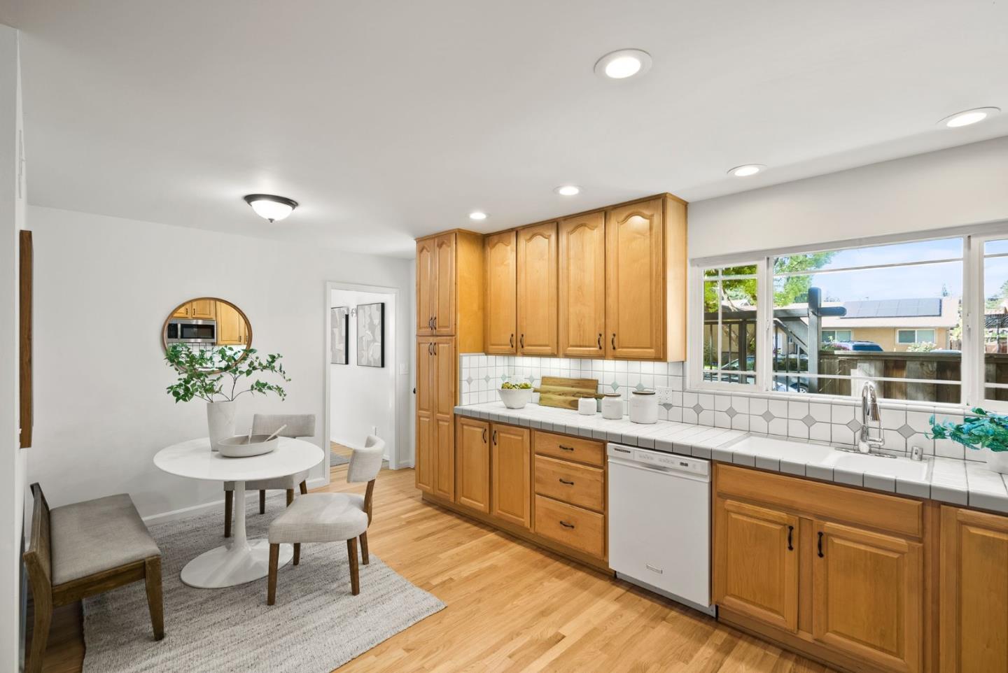 Detail Gallery Image 14 of 54 For 1175 Ravenscourt Ave, San Jose,  CA 95128 - 4 Beds | 2 Baths