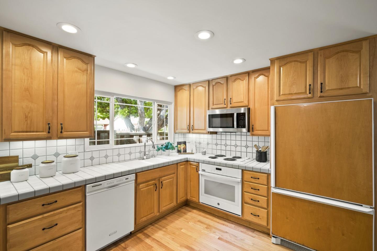 Detail Gallery Image 16 of 54 For 1175 Ravenscourt Ave, San Jose,  CA 95128 - 4 Beds | 2 Baths