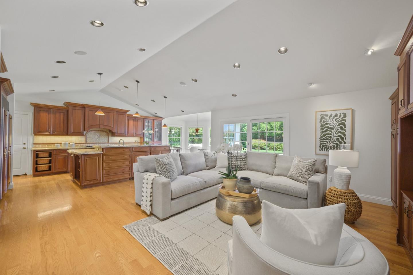 Detail Gallery Image 11 of 37 For 13165 Ten Oak Ct, Saratoga,  CA 95070 - 4 Beds | 2/1 Baths