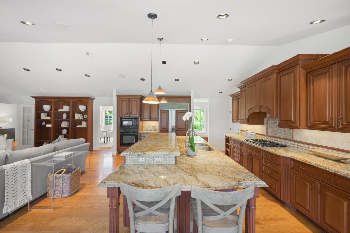 Detail Gallery Image 16 of 37 For 13165 Ten Oak Ct, Saratoga,  CA 95070 - 4 Beds | 2/1 Baths