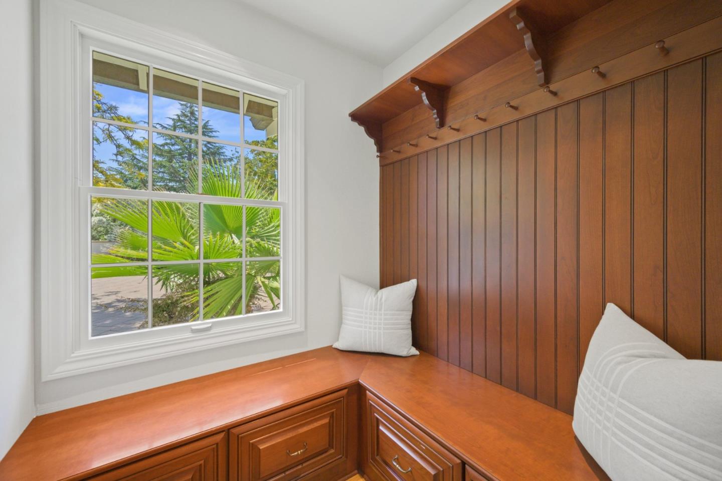 Detail Gallery Image 18 of 37 For 13165 Ten Oak Ct, Saratoga,  CA 95070 - 4 Beds | 2/1 Baths