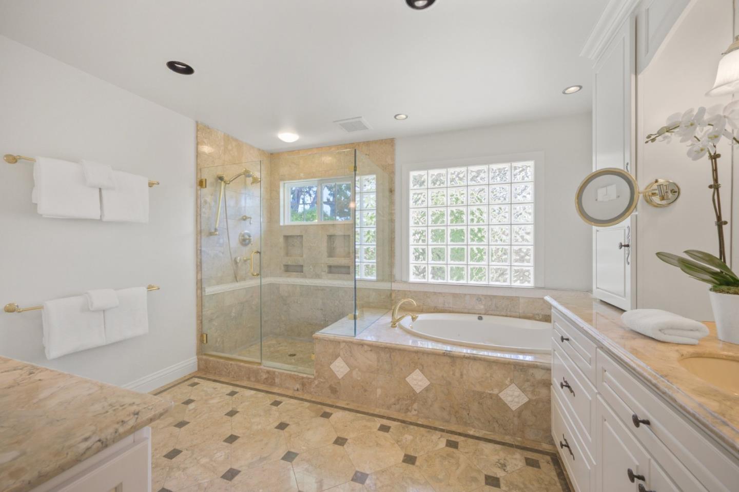 Detail Gallery Image 24 of 37 For 13165 Ten Oak Ct, Saratoga,  CA 95070 - 4 Beds | 2/1 Baths