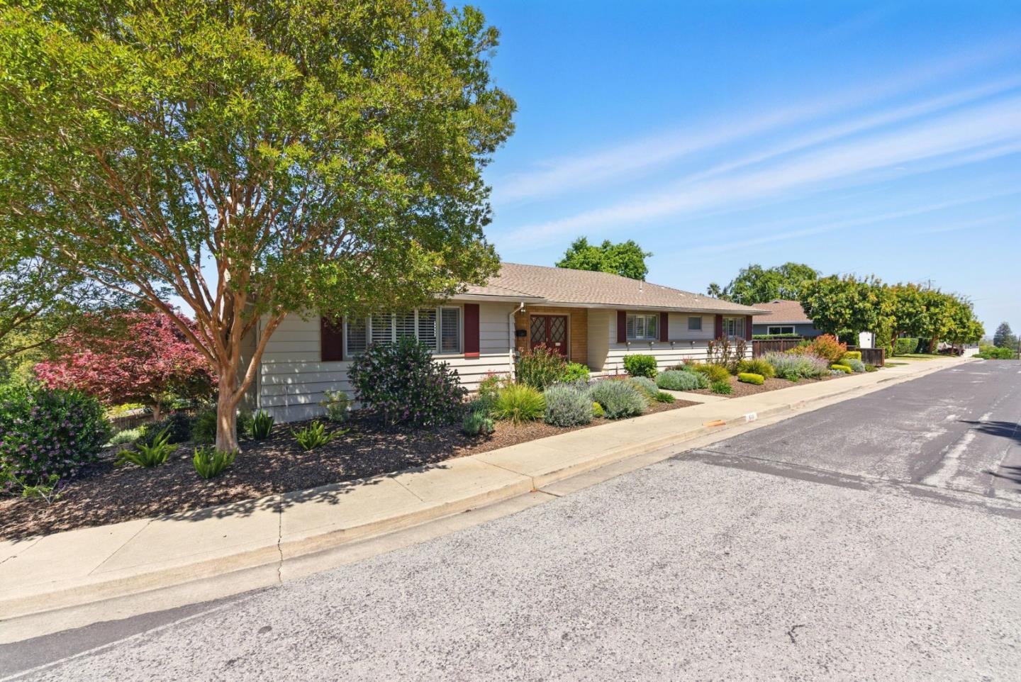 Detail Gallery Image 2 of 43 For 610 De Anza Ave, San Carlos,  CA 94070 - 4 Beds | 2 Baths