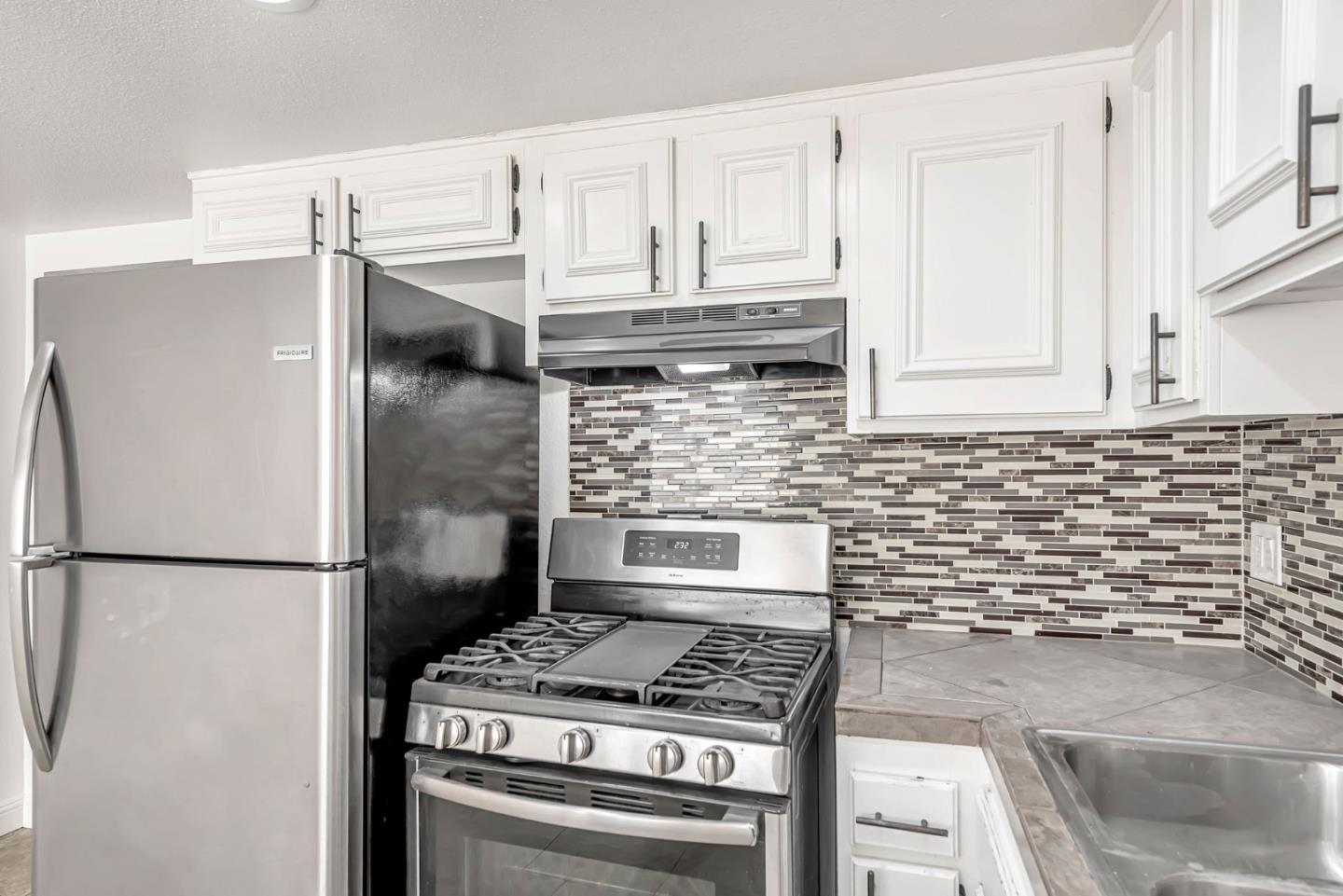 Detail Gallery Image 4 of 36 For 1772 De Marietta Ave, San Jose,  CA 95126 - 2 Beds | 2 Baths