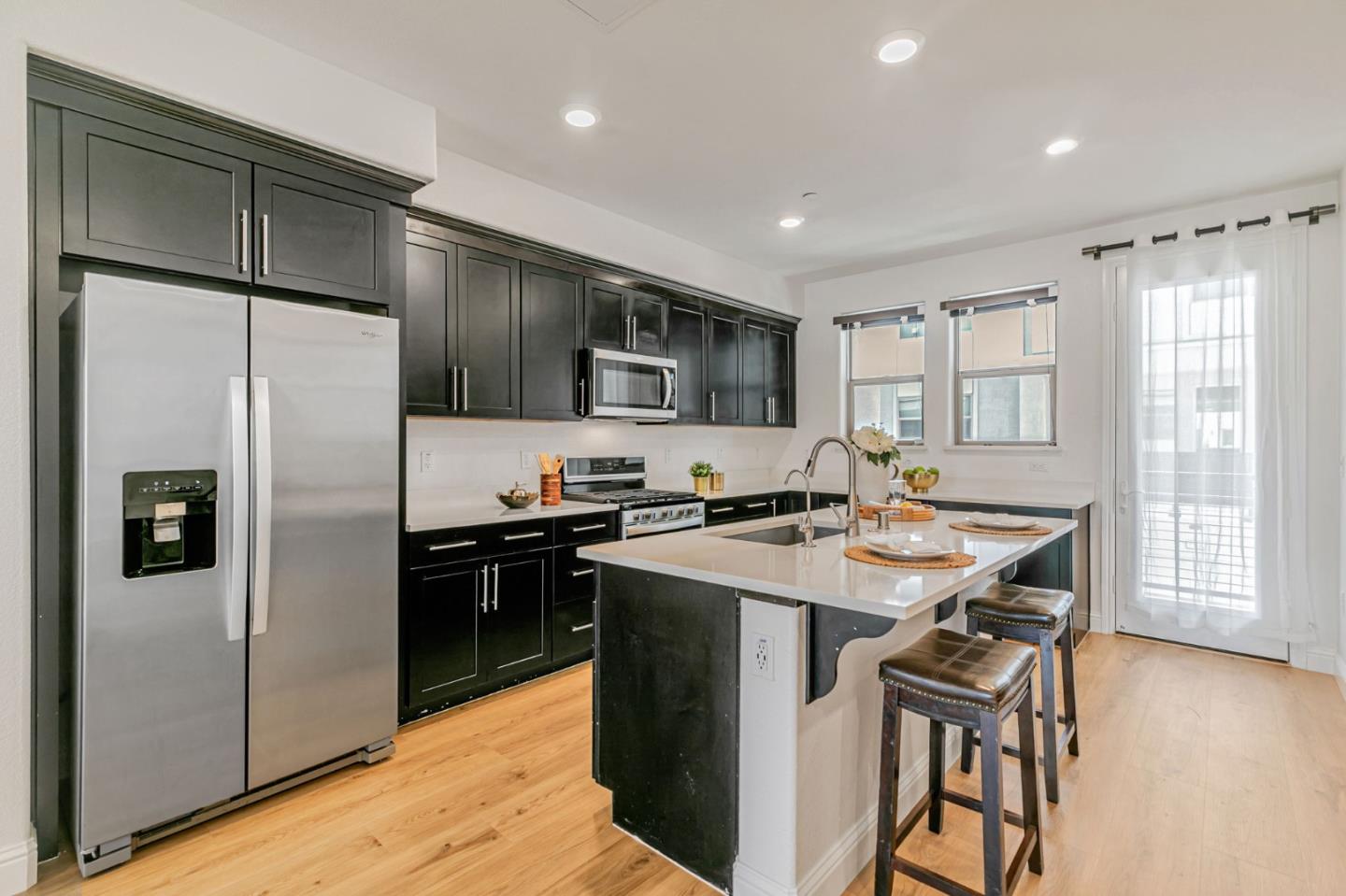 Detail Gallery Image 10 of 60 For 5765 Magnetic Loop, San Jose,  CA 95119 - 3 Beds | 3/1 Baths