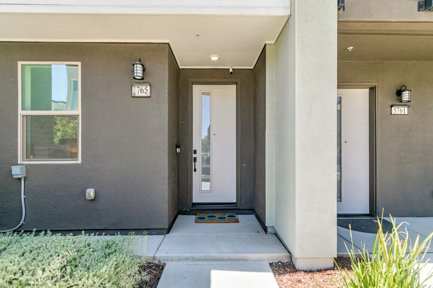 Detail Gallery Image 3 of 60 For 5765 Magnetic Loop, San Jose,  CA 95119 - 3 Beds | 3/1 Baths