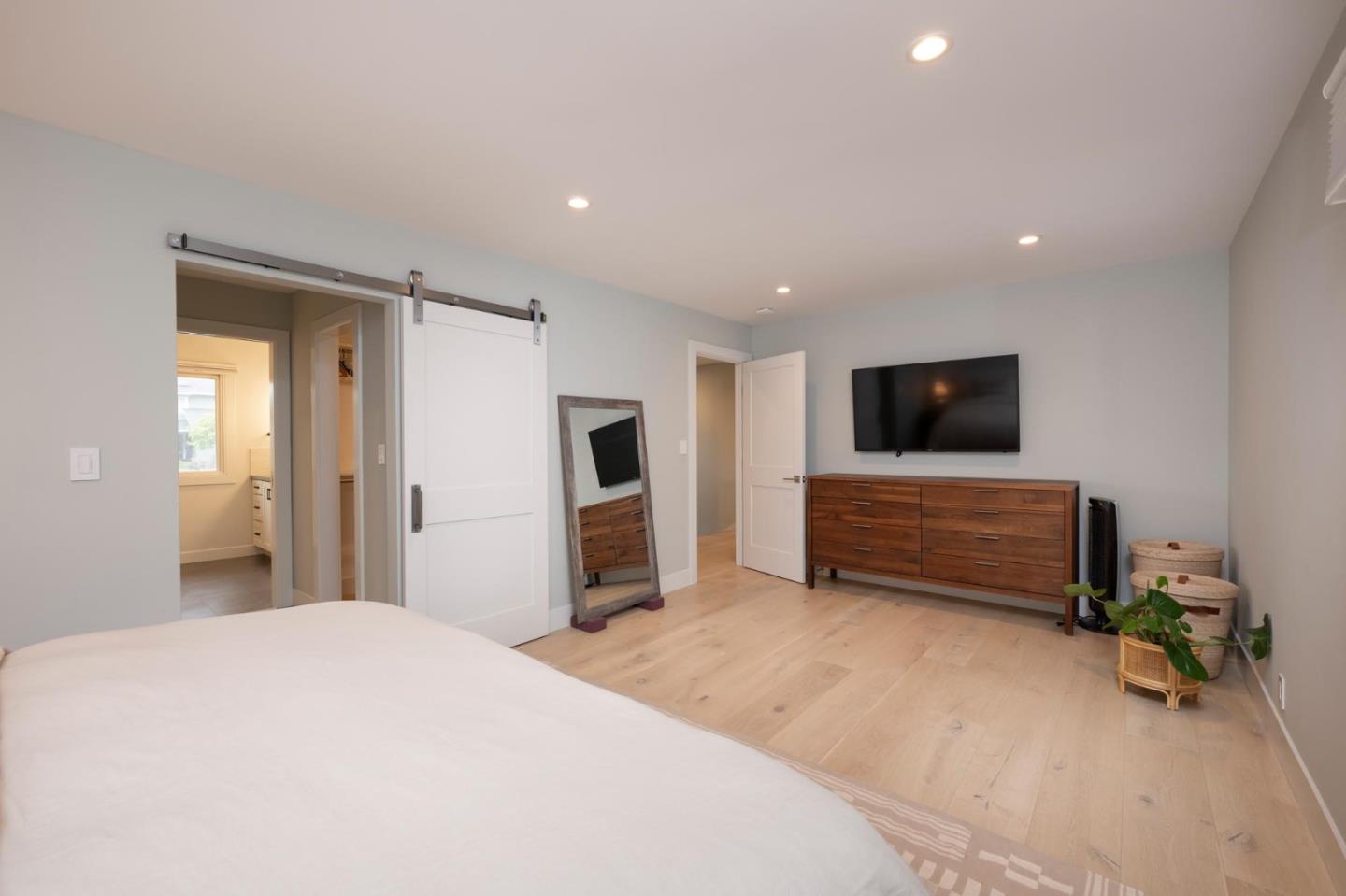 Detail Gallery Image 13 of 30 For 641 Caribbean Way, San Mateo,  CA 94402 - 4 Beds | 4 Baths
