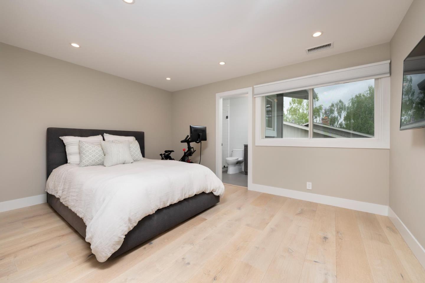 Detail Gallery Image 18 of 30 For 641 Caribbean Way, San Mateo,  CA 94402 - 4 Beds | 4 Baths