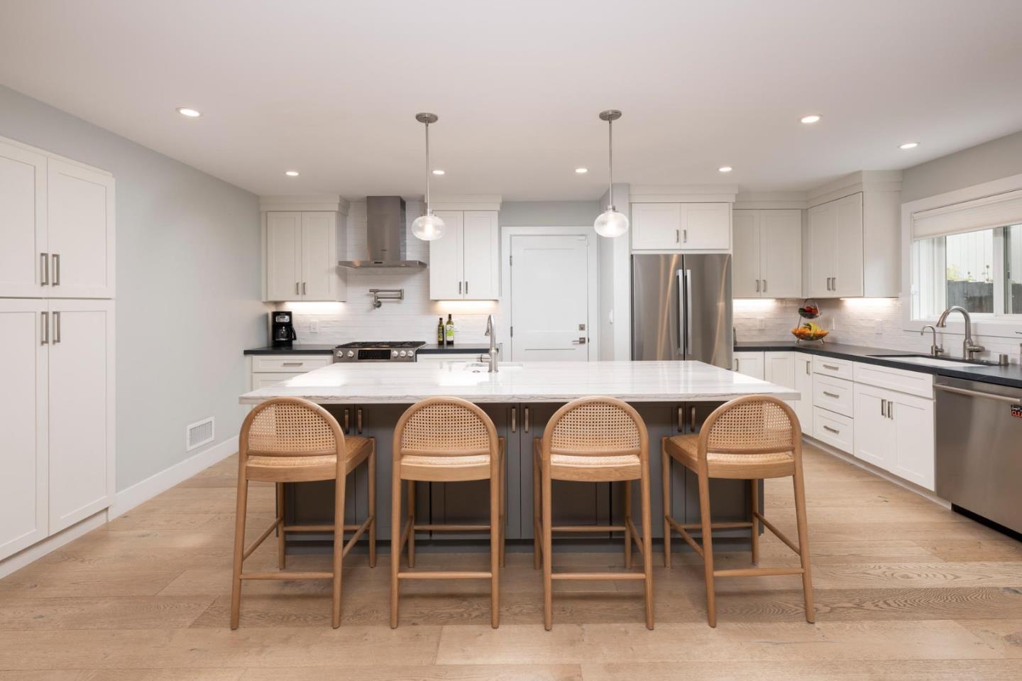 Detail Gallery Image 5 of 30 For 641 Caribbean Way, San Mateo,  CA 94402 - 4 Beds | 4 Baths