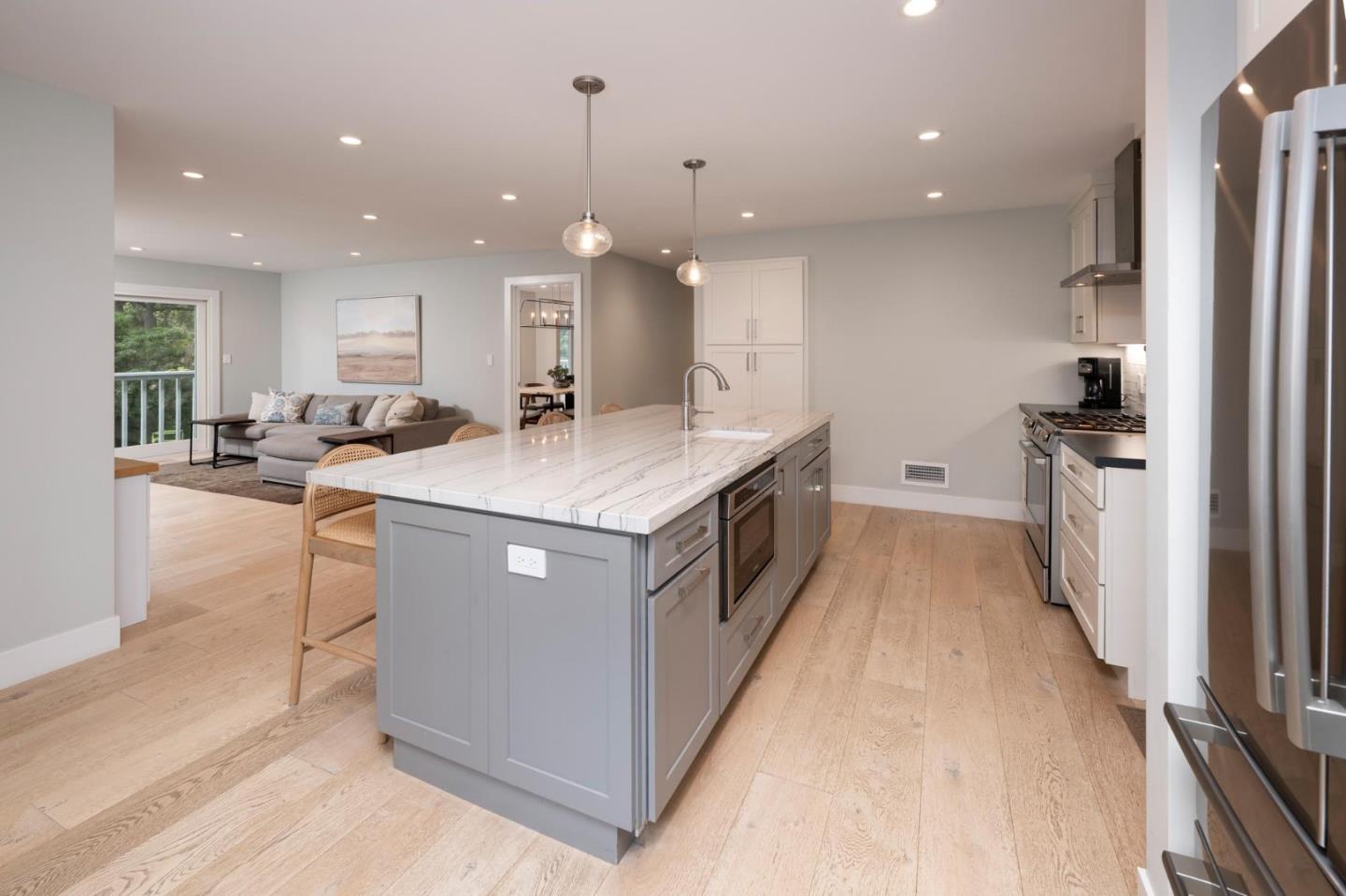 Detail Gallery Image 7 of 30 For 641 Caribbean Way, San Mateo,  CA 94402 - 4 Beds | 4 Baths