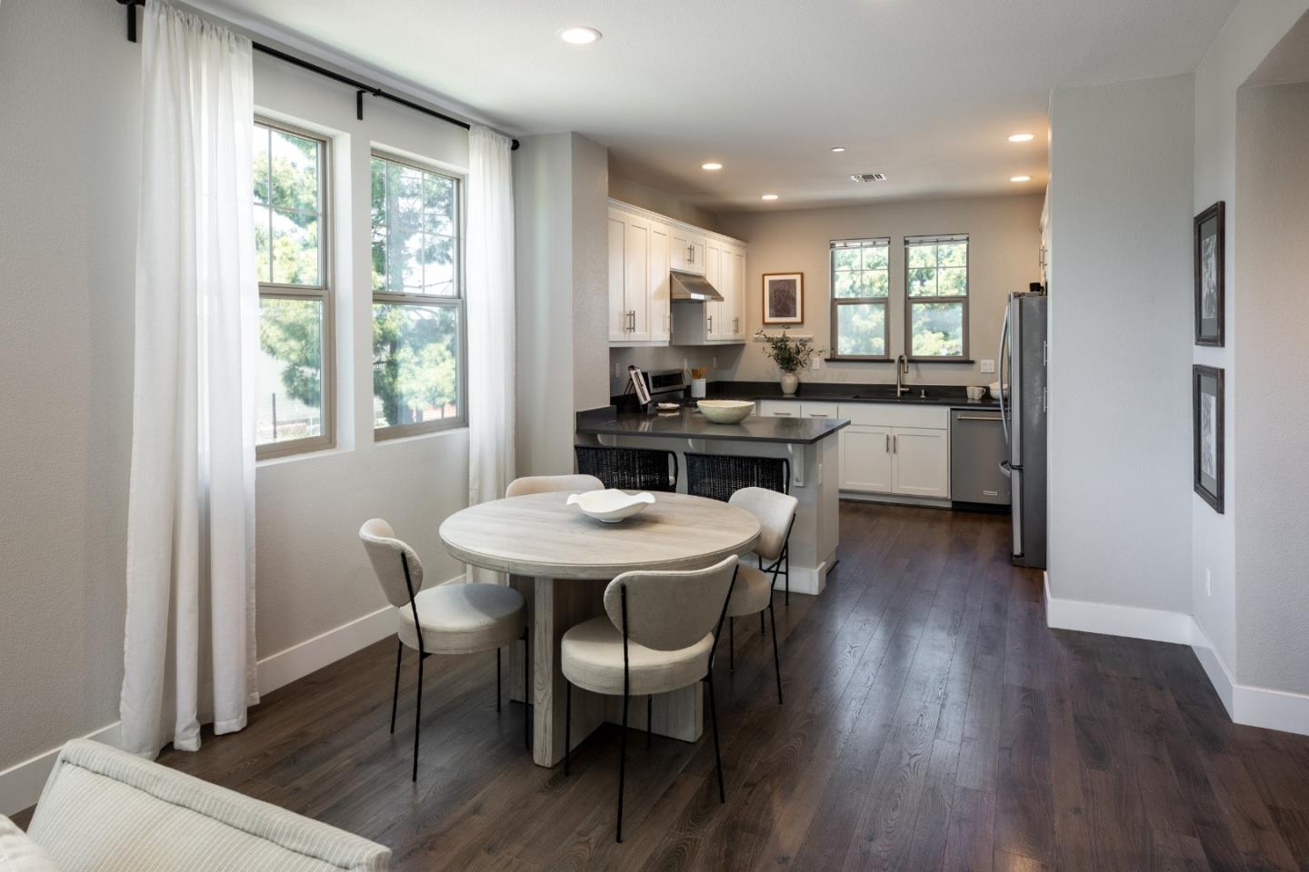 Detail Gallery Image 10 of 29 For 3522 Pyramid Way, Mountain View,  CA 94043 - 4 Beds | 4 Baths