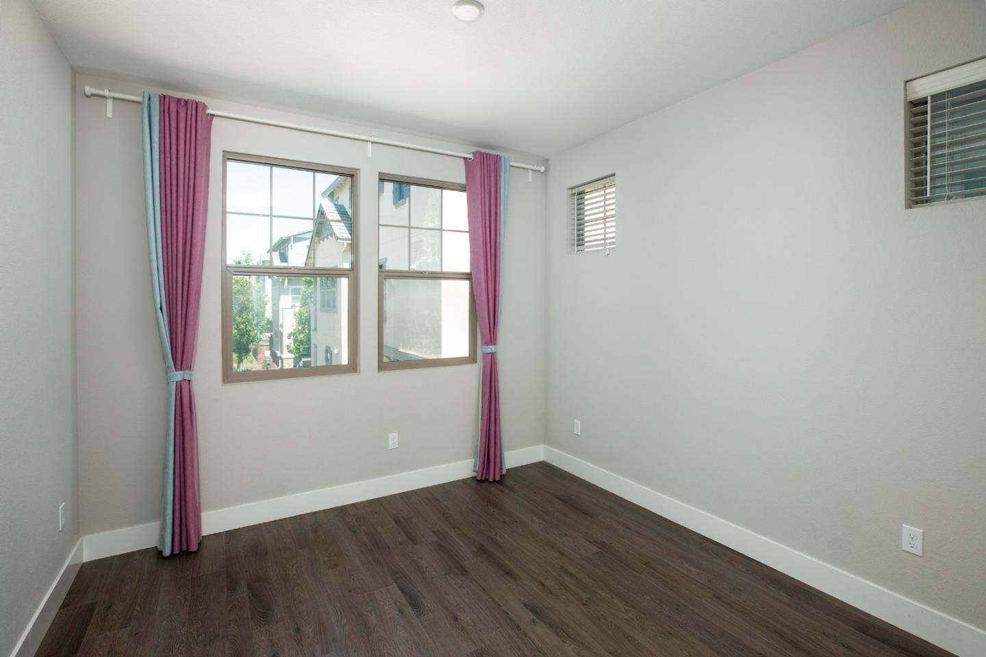 Detail Gallery Image 12 of 29 For 3522 Pyramid Way, Mountain View,  CA 94043 - 4 Beds | 4 Baths