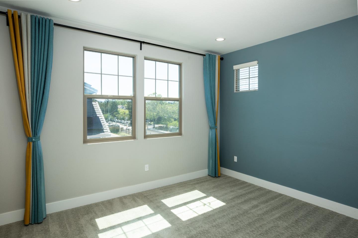Detail Gallery Image 13 of 29 For 3522 Pyramid Way, Mountain View,  CA 94043 - 4 Beds | 4 Baths
