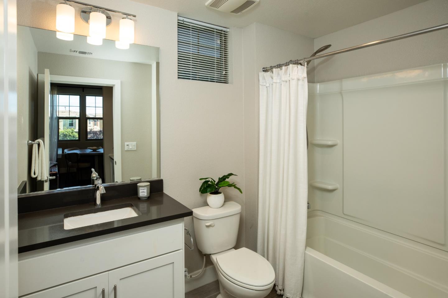 Detail Gallery Image 6 of 29 For 3522 Pyramid Way, Mountain View,  CA 94043 - 4 Beds | 4 Baths