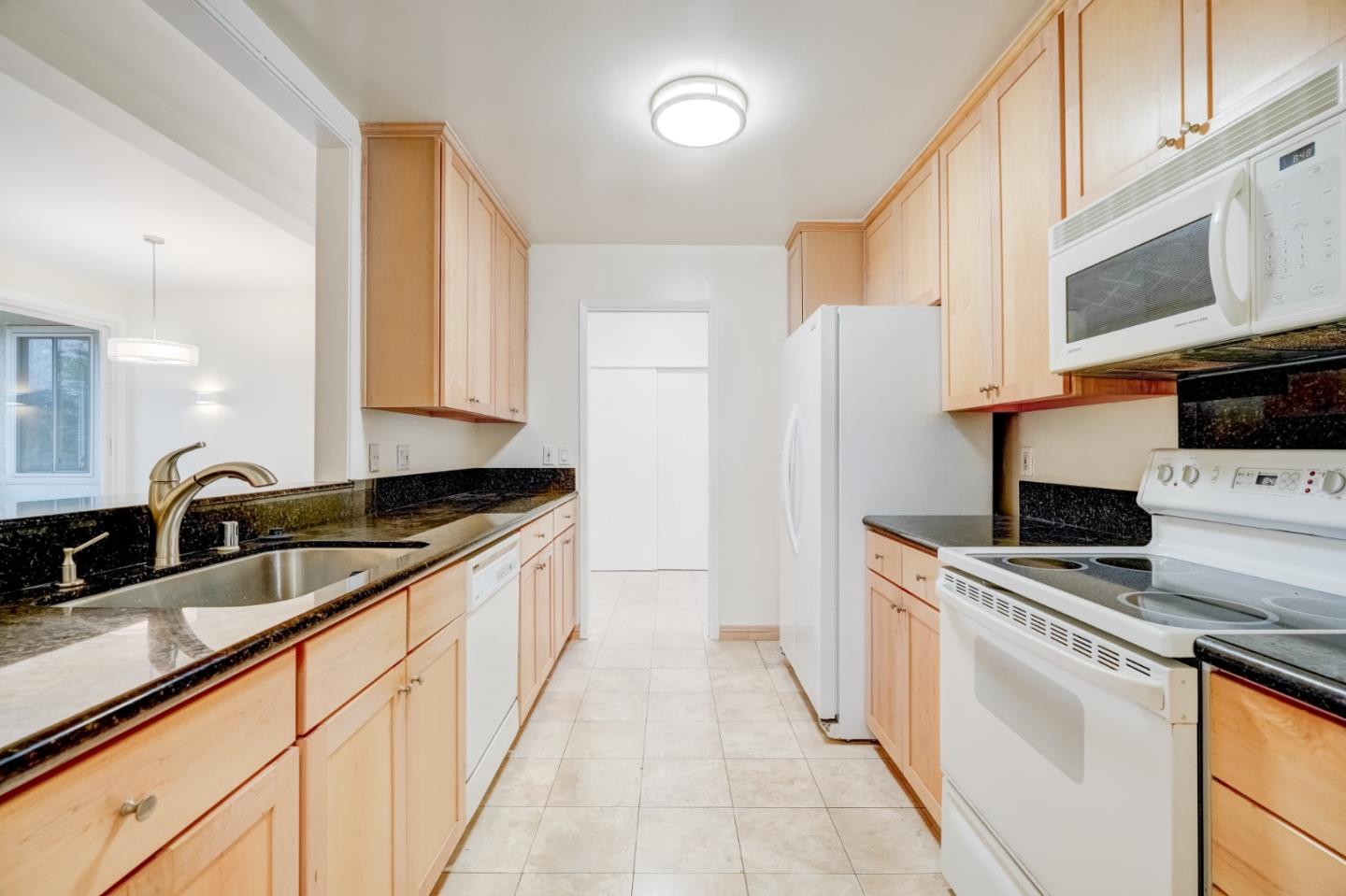 Detail Gallery Image 4 of 19 For 35 28th Ave #302,  San Mateo,  CA 94403 - 2 Beds | 2 Baths
