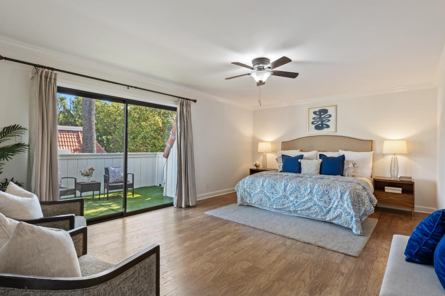 Detail Gallery Image 10 of 26 For 1354 Dale Ave #1,  Mountain View,  CA 94040 - 2 Beds | 2/1 Baths