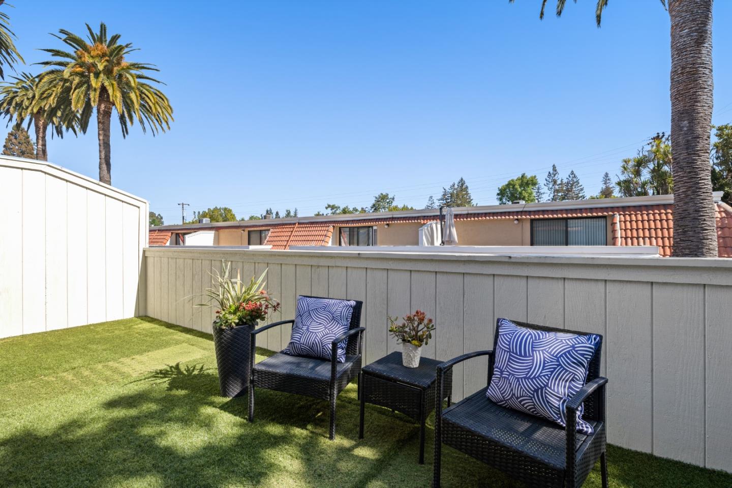 Detail Gallery Image 12 of 26 For 1354 Dale Ave #1,  Mountain View,  CA 94040 - 2 Beds | 2/1 Baths