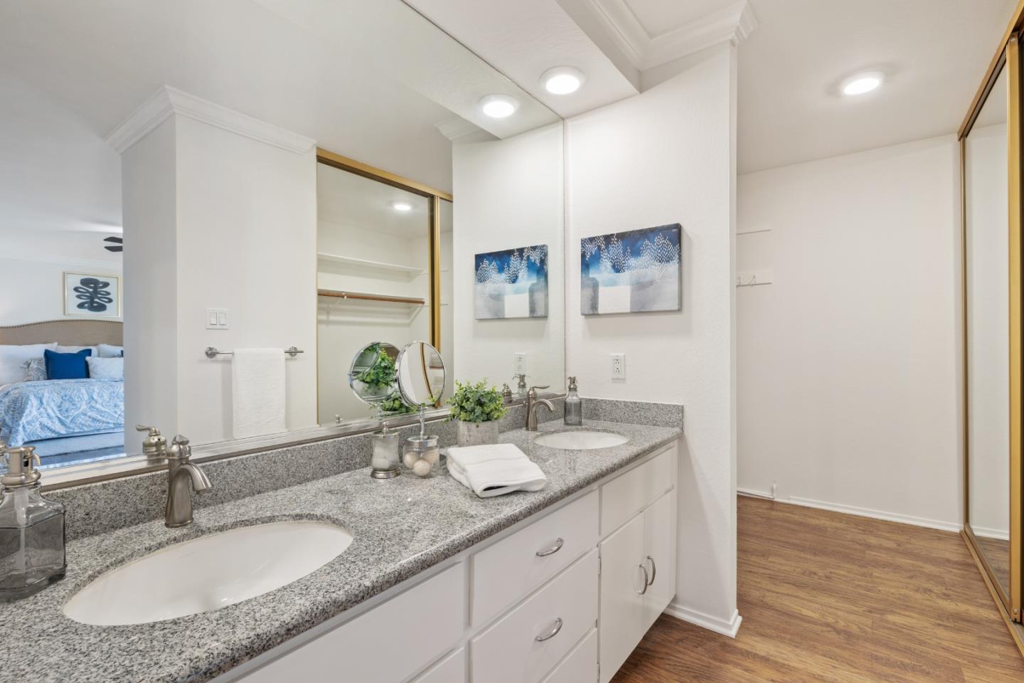 Detail Gallery Image 13 of 26 For 1354 Dale Ave #1,  Mountain View,  CA 94040 - 2 Beds | 2/1 Baths