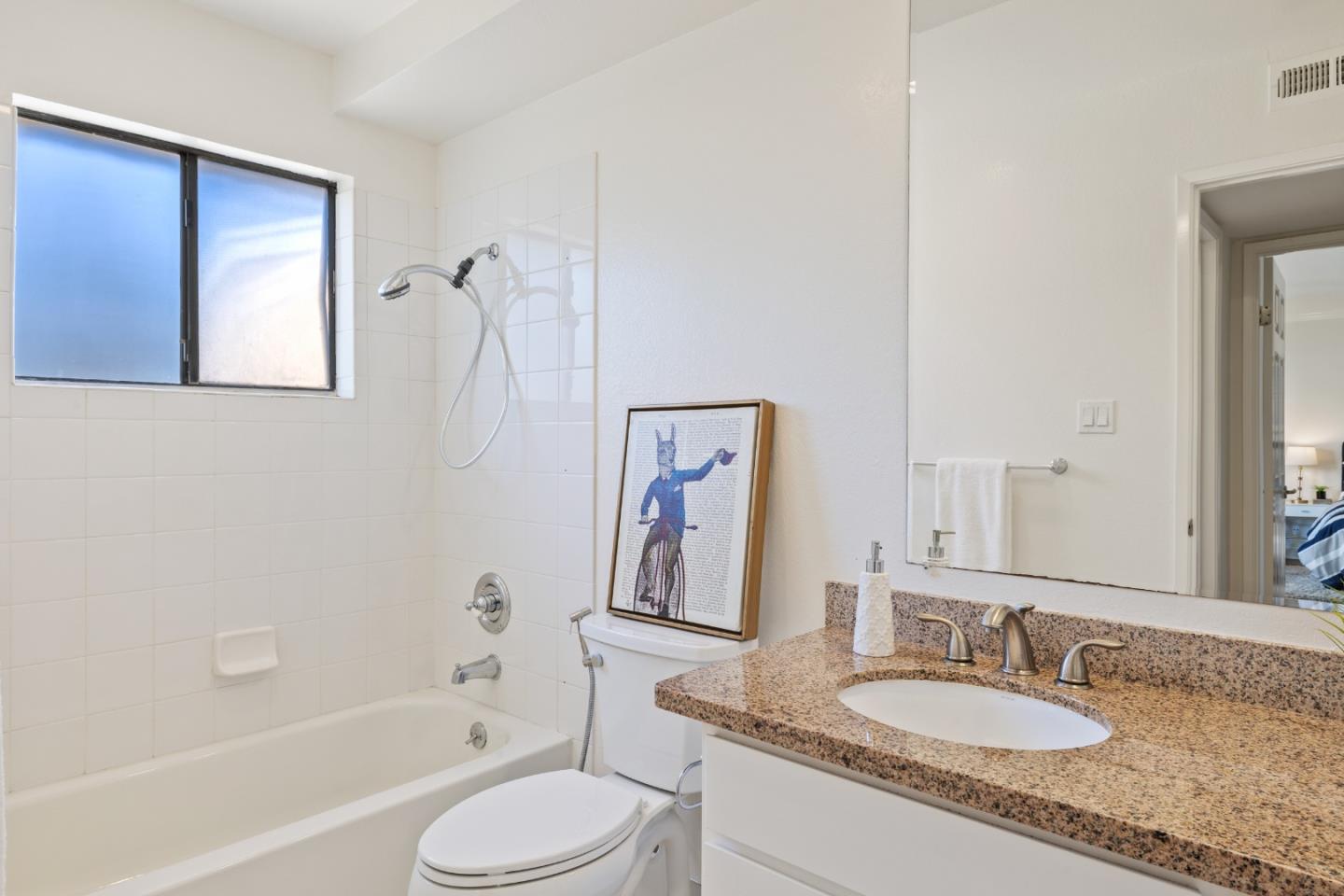 Detail Gallery Image 19 of 26 For 1354 Dale Ave #1,  Mountain View,  CA 94040 - 2 Beds | 2/1 Baths