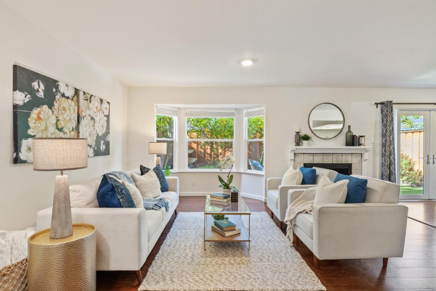 Detail Gallery Image 2 of 26 For 1354 Dale Ave #1,  Mountain View,  CA 94040 - 2 Beds | 2/1 Baths