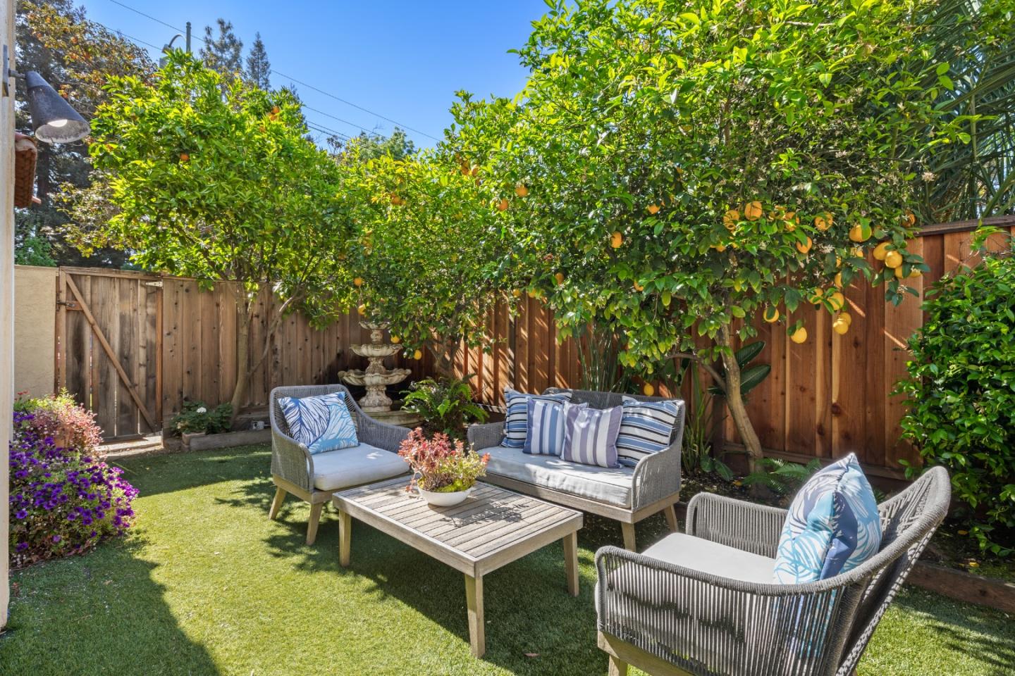 Detail Gallery Image 21 of 26 For 1354 Dale Ave #1,  Mountain View,  CA 94040 - 2 Beds | 2/1 Baths