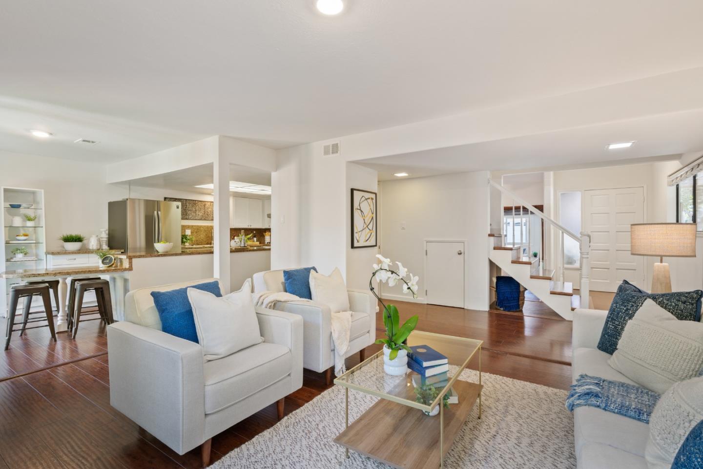 Detail Gallery Image 3 of 26 For 1354 Dale Ave #1,  Mountain View,  CA 94040 - 2 Beds | 2/1 Baths