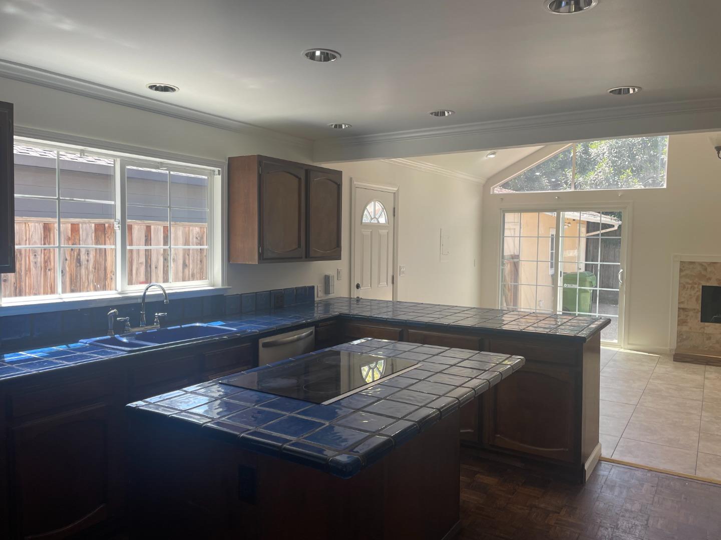 Detail Gallery Image 11 of 16 For 1125 Camino Pablo, San Jose,  CA 95125 - 3 Beds | 2/1 Baths