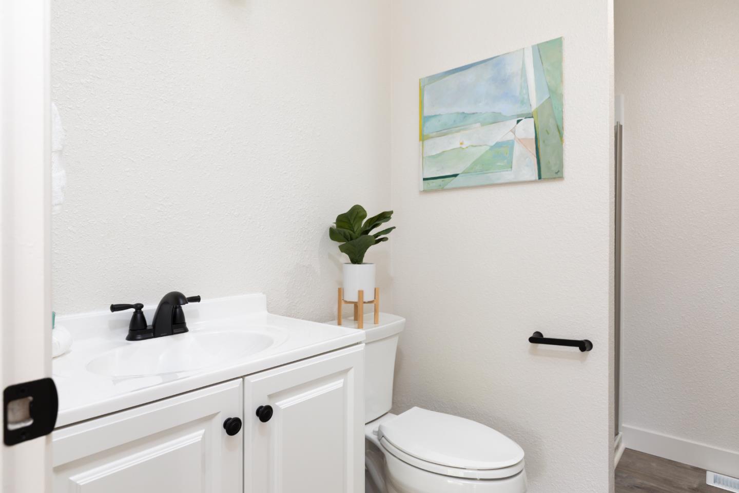 Detail Gallery Image 14 of 21 For 1702 Barrington Ct, Santa Cruz,  CA 95065 - 2 Beds | 2/1 Baths
