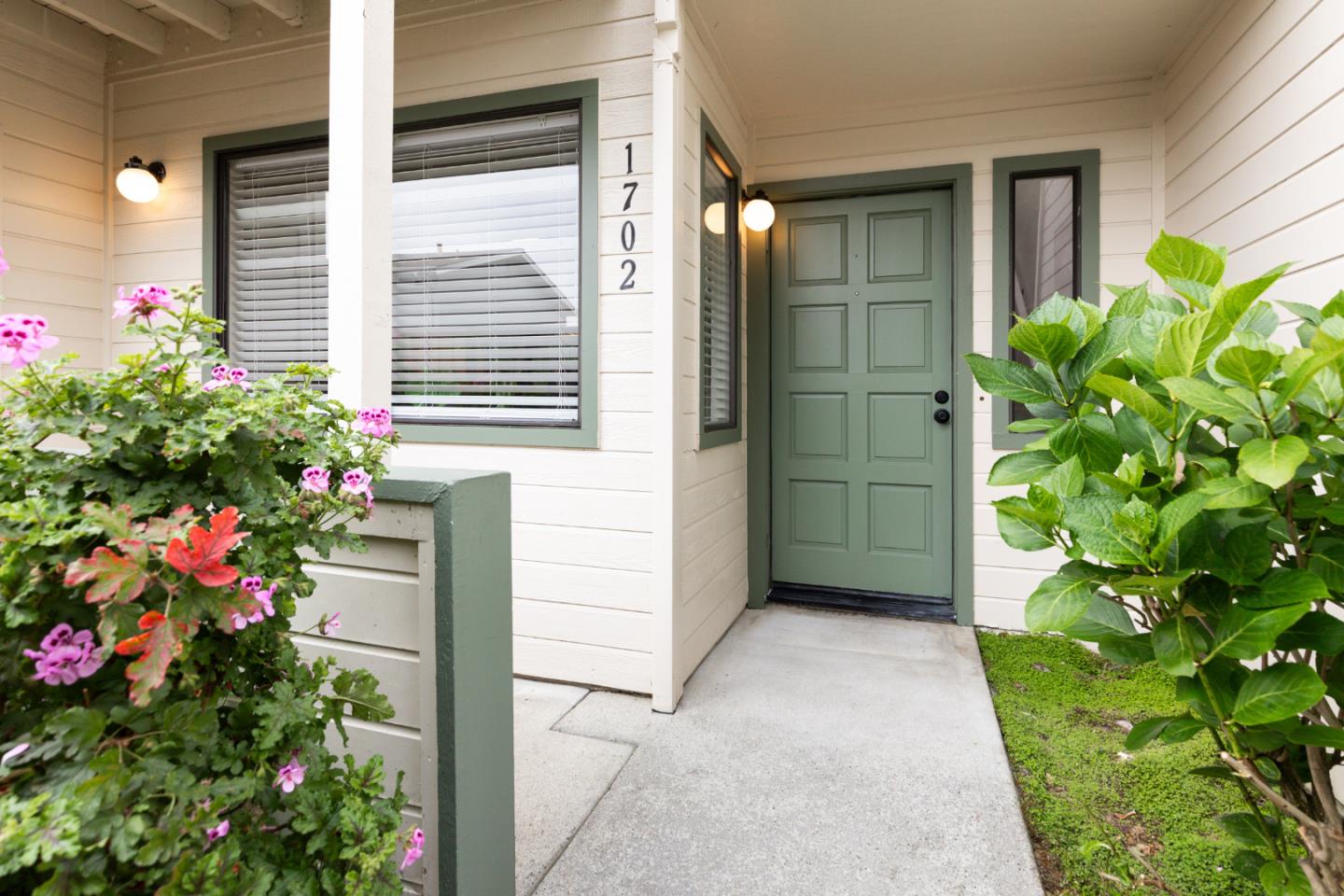 Detail Gallery Image 20 of 21 For 1702 Barrington Ct, Santa Cruz,  CA 95065 - 2 Beds | 2/1 Baths