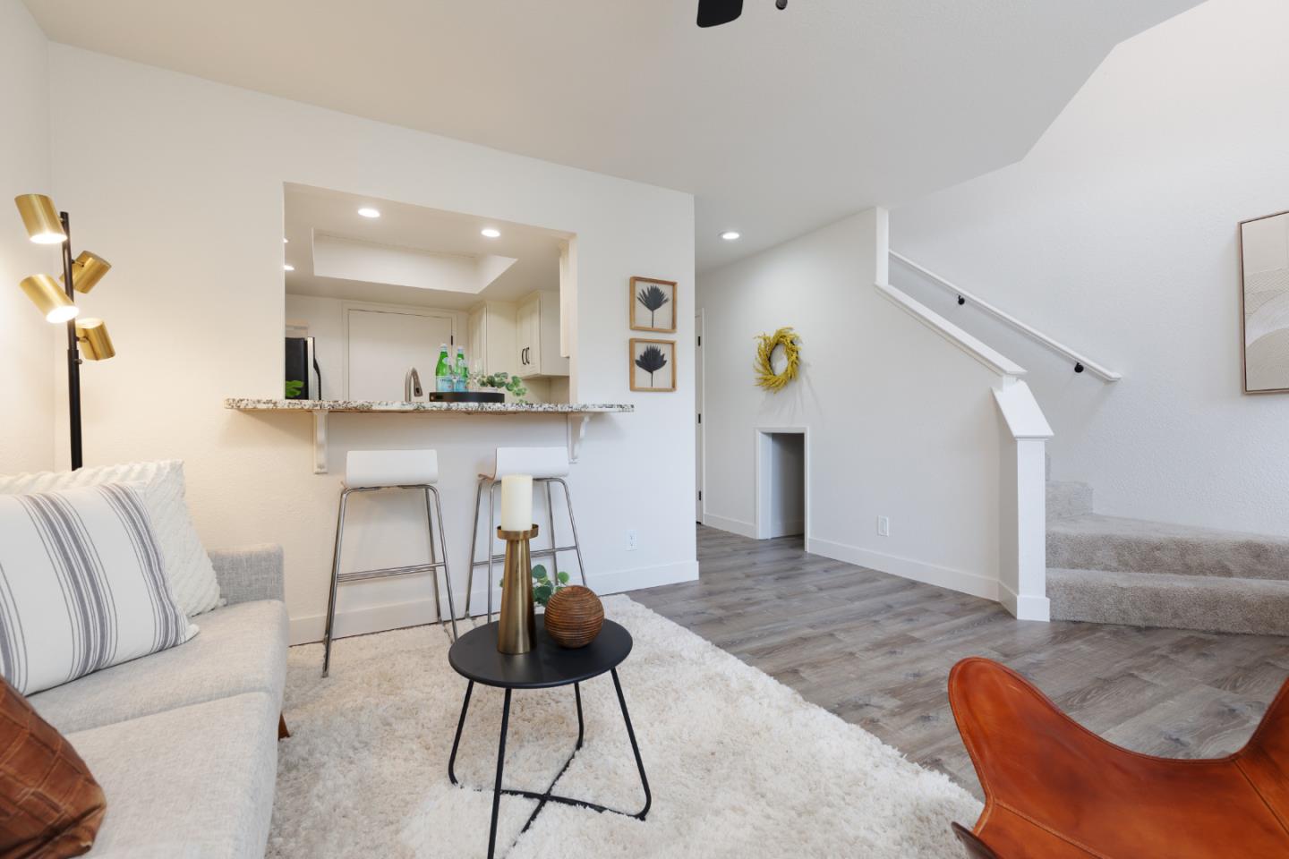 Detail Gallery Image 3 of 21 For 1702 Barrington Ct, Santa Cruz,  CA 95065 - 2 Beds | 2/1 Baths