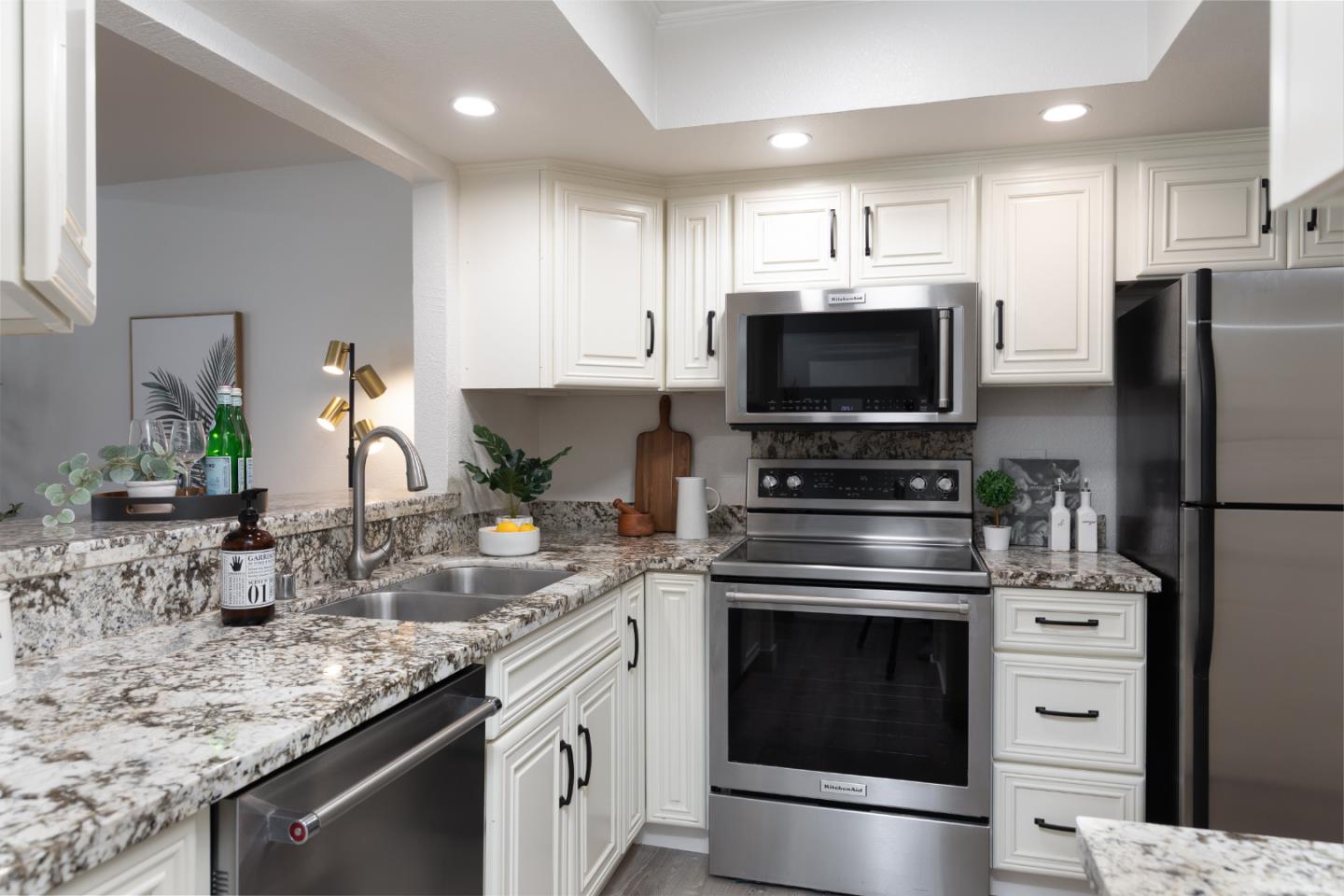 Detail Gallery Image 4 of 21 For 1702 Barrington Ct, Santa Cruz,  CA 95065 - 2 Beds | 2/1 Baths