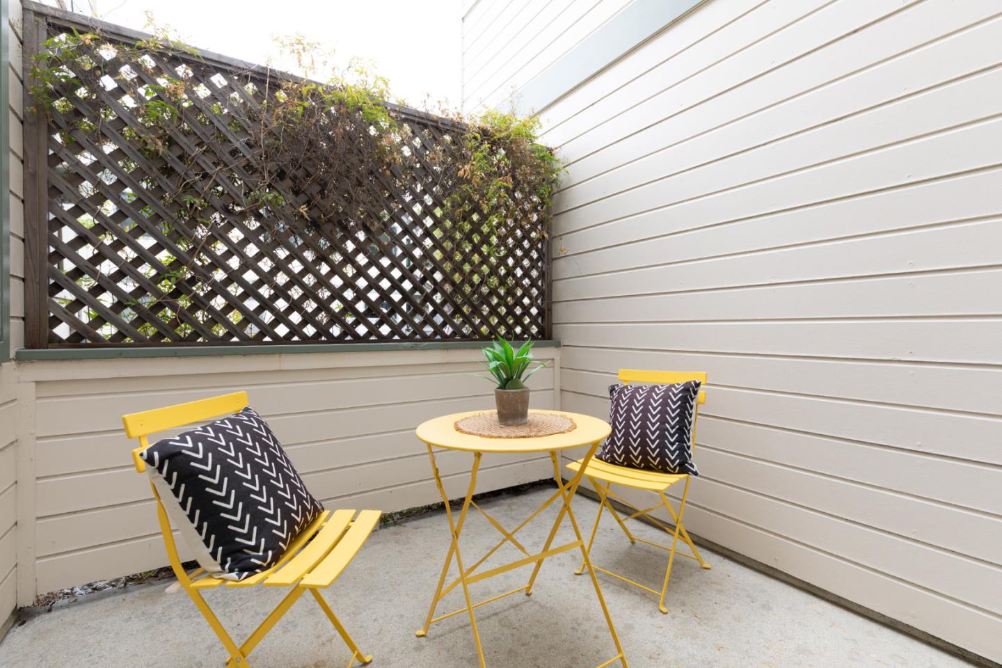 Detail Gallery Image 8 of 21 For 1702 Barrington Ct, Santa Cruz,  CA 95065 - 2 Beds | 2/1 Baths