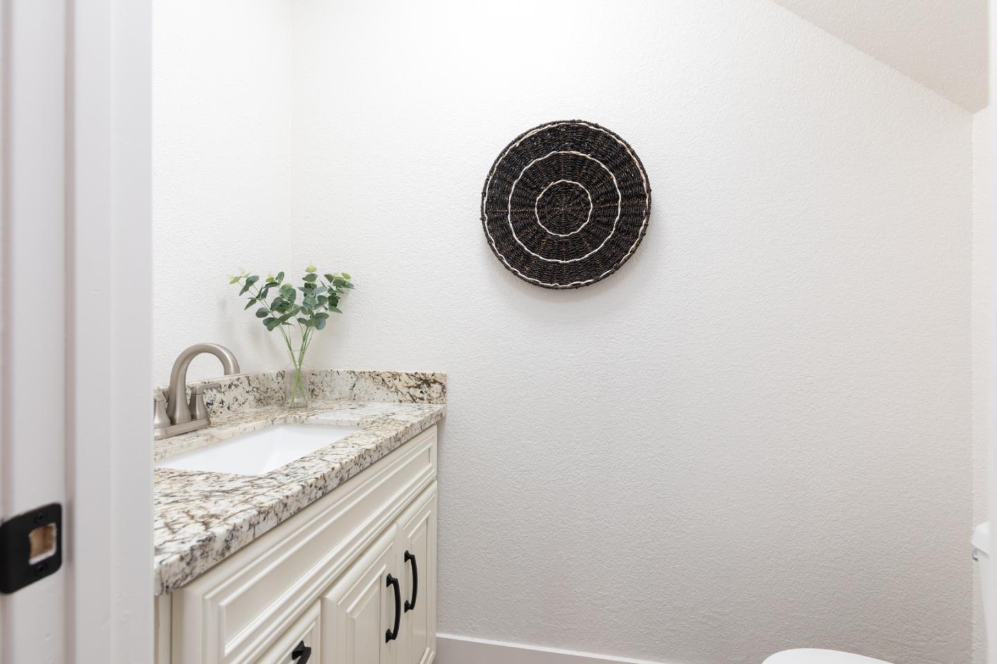 Detail Gallery Image 9 of 21 For 1702 Barrington Ct, Santa Cruz,  CA 95065 - 2 Beds | 2/1 Baths