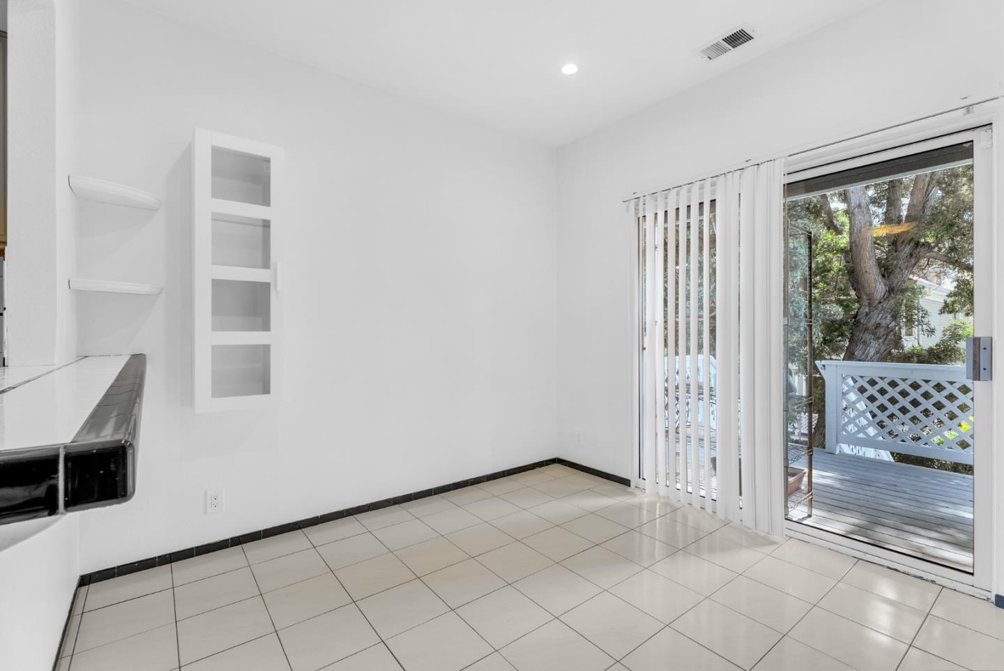 Detail Gallery Image 11 of 22 For 819 15th St, Oakland,  CA 94607 - 3 Beds | 2 Baths