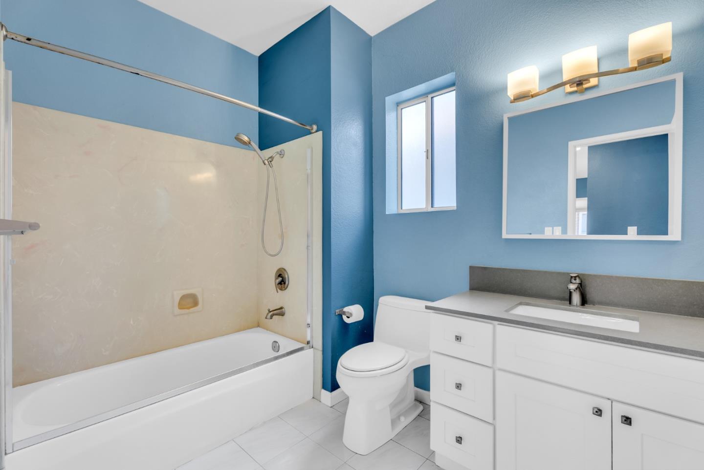 Detail Gallery Image 16 of 22 For 819 15th St, Oakland,  CA 94607 - 3 Beds | 2 Baths