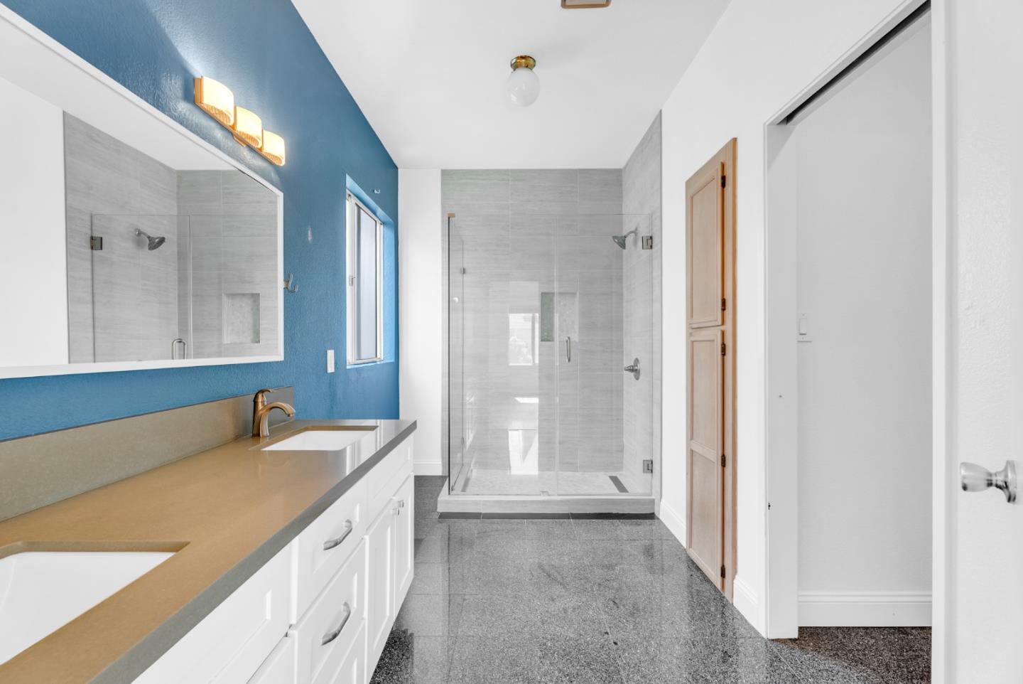 Detail Gallery Image 17 of 22 For 819 15th St, Oakland,  CA 94607 - 3 Beds | 2 Baths