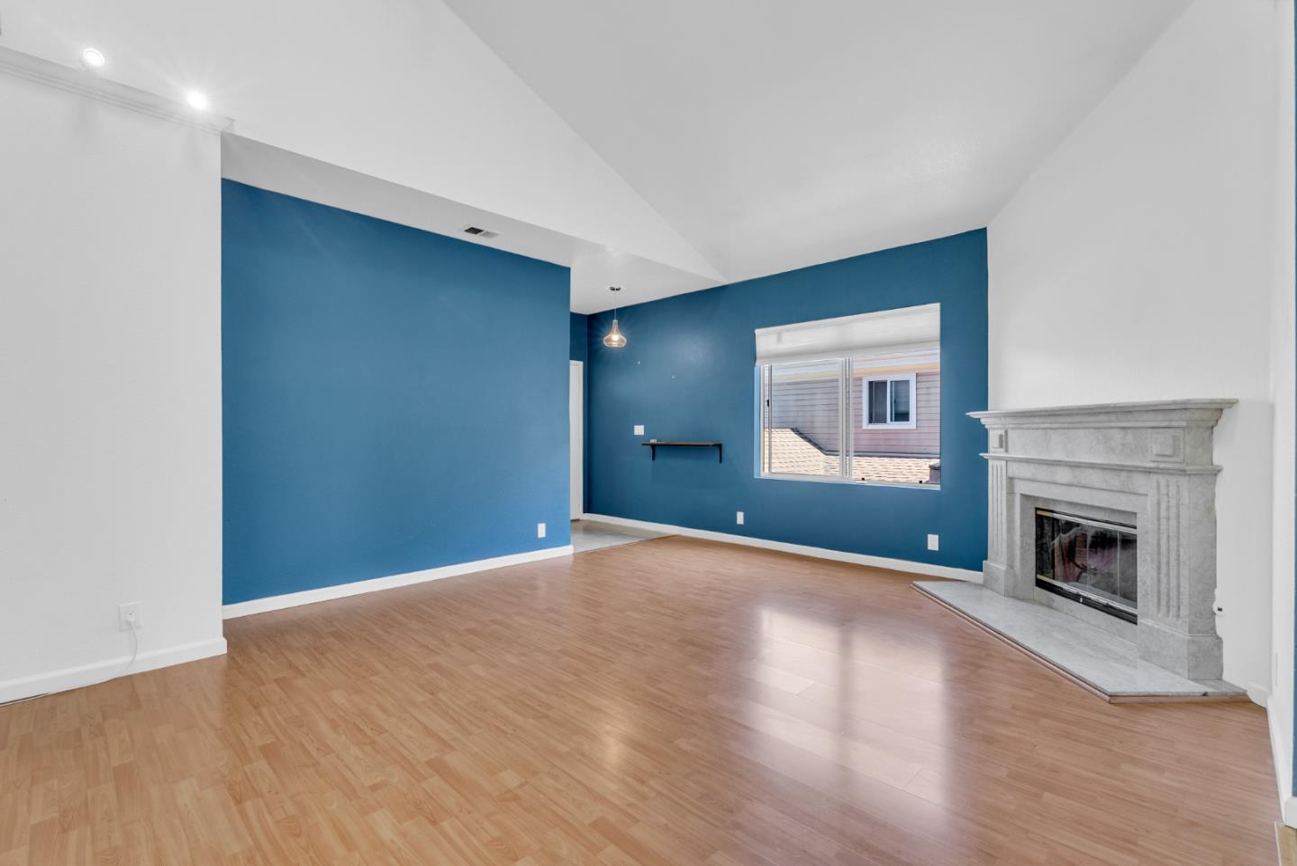 Detail Gallery Image 4 of 22 For 819 15th St, Oakland,  CA 94607 - 3 Beds | 2 Baths
