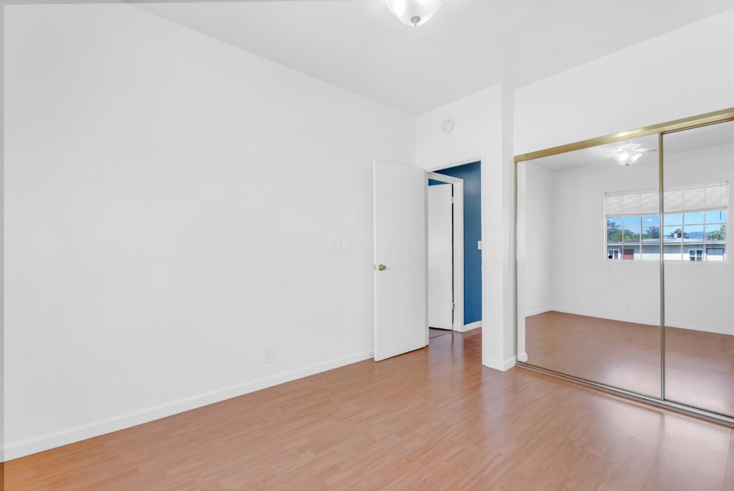 Detail Gallery Image 6 of 22 For 819 15th St, Oakland,  CA 94607 - 3 Beds | 2 Baths