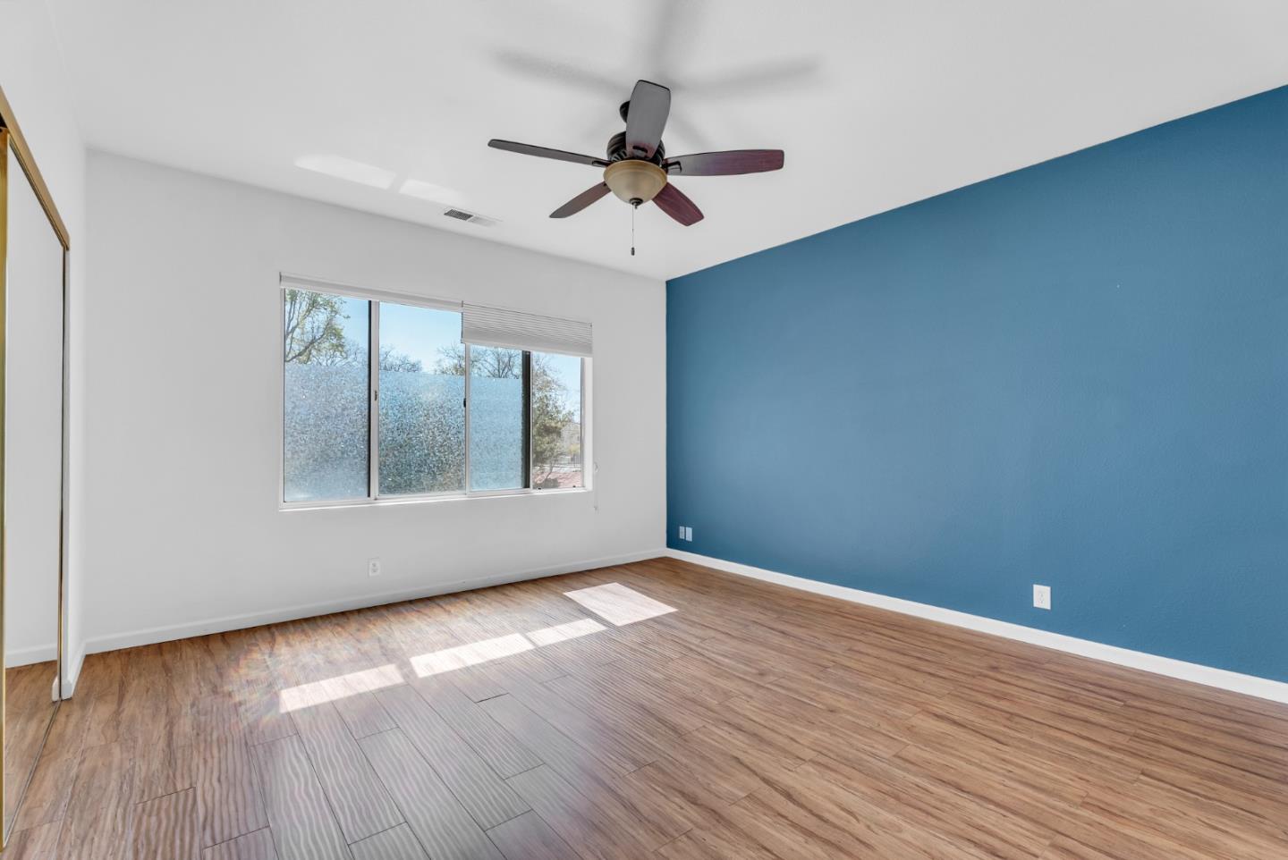 Detail Gallery Image 7 of 22 For 819 15th St, Oakland,  CA 94607 - 3 Beds | 2 Baths