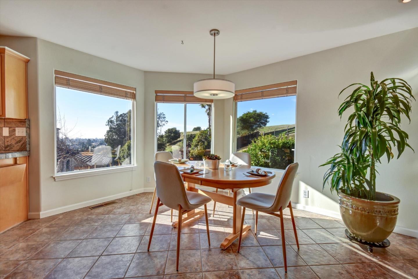 Detail Gallery Image 11 of 44 For 2425 Benson Ave, Santa Cruz,  CA 95065 - 4 Beds | 2/1 Baths