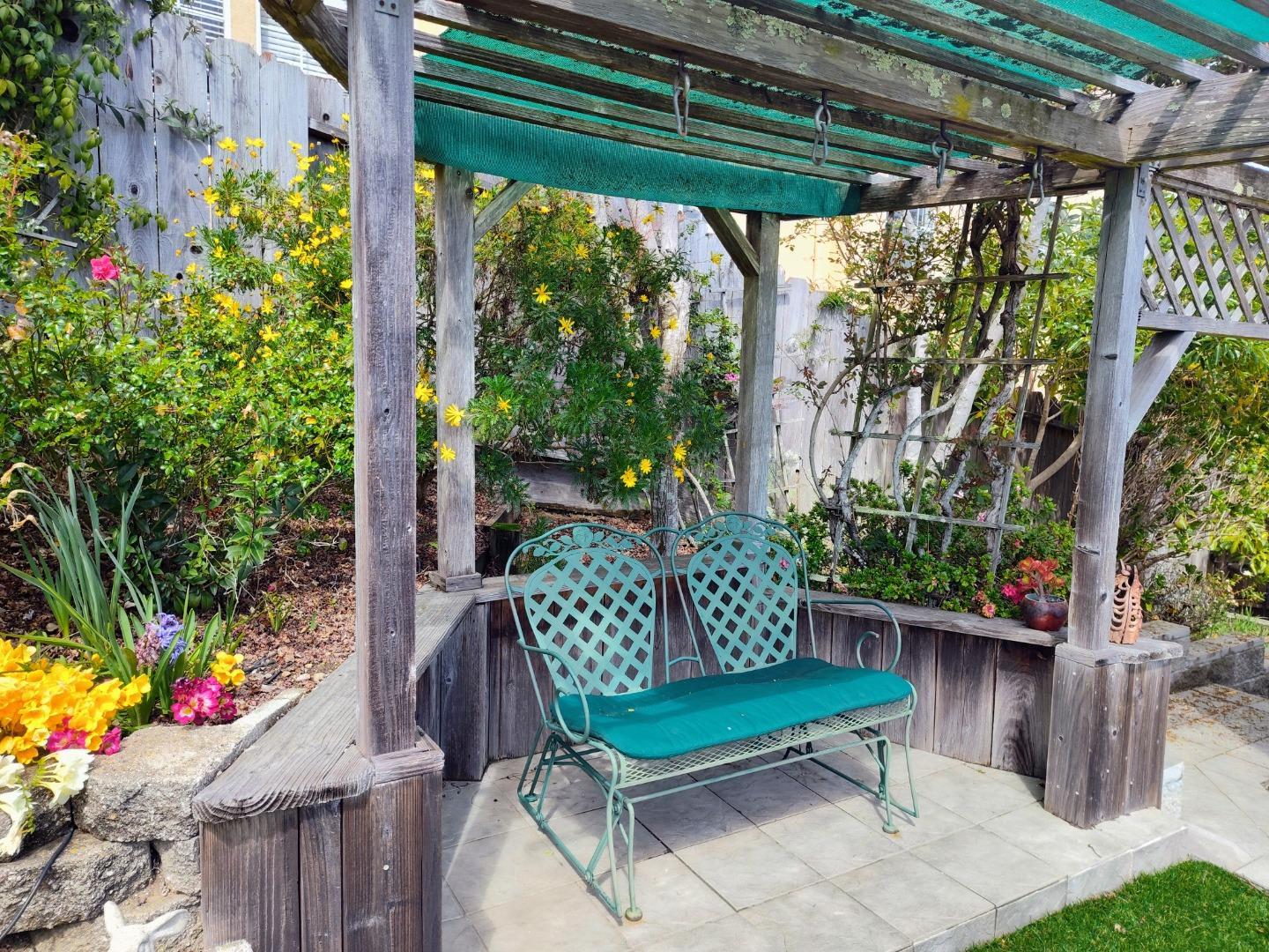 Detail Gallery Image 33 of 44 For 2425 Benson Ave, Santa Cruz,  CA 95065 - 4 Beds | 2/1 Baths