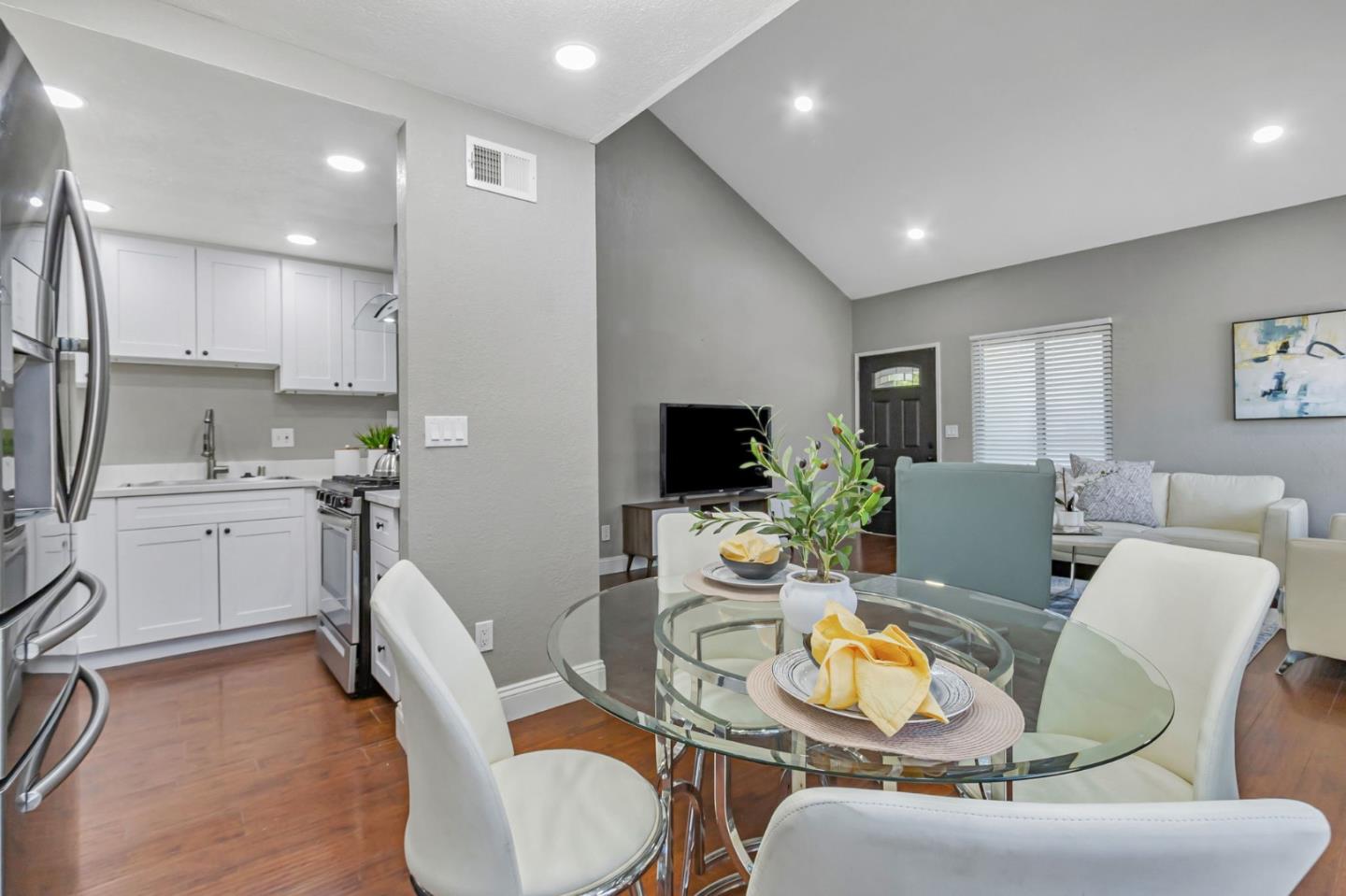 Detail Gallery Image 14 of 48 For 2303 Lava Dr, San Jose,  CA 95133 - 3 Beds | 1/1 Baths