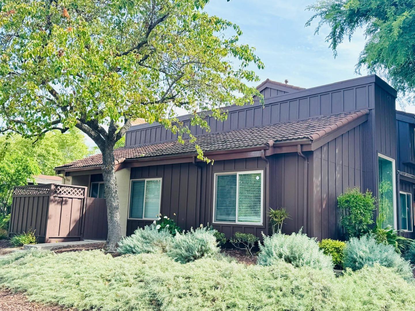 Detail Gallery Image 2 of 48 For 2303 Lava Dr, San Jose,  CA 95133 - 3 Beds | 1/1 Baths