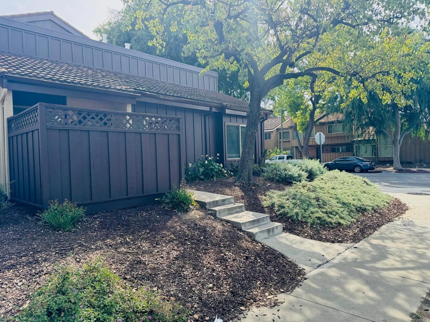 Detail Gallery Image 3 of 48 For 2303 Lava Dr, San Jose,  CA 95133 - 3 Beds | 1/1 Baths
