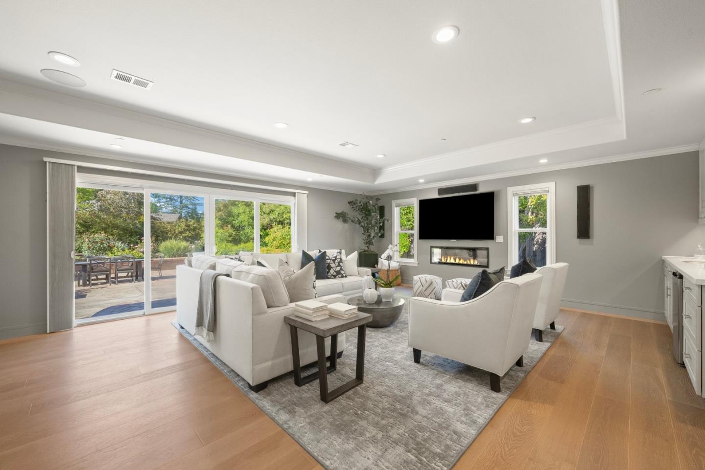 Detail Gallery Image 14 of 39 For 20847 Russell Ln, Saratoga,  CA 95070 - 5 Beds | 4/1 Baths