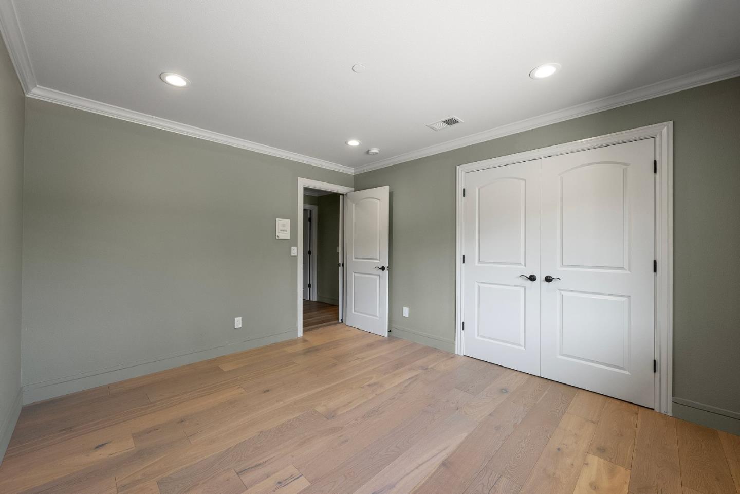 Detail Gallery Image 24 of 39 For 20847 Russell Ln, Saratoga,  CA 95070 - 5 Beds | 4/1 Baths