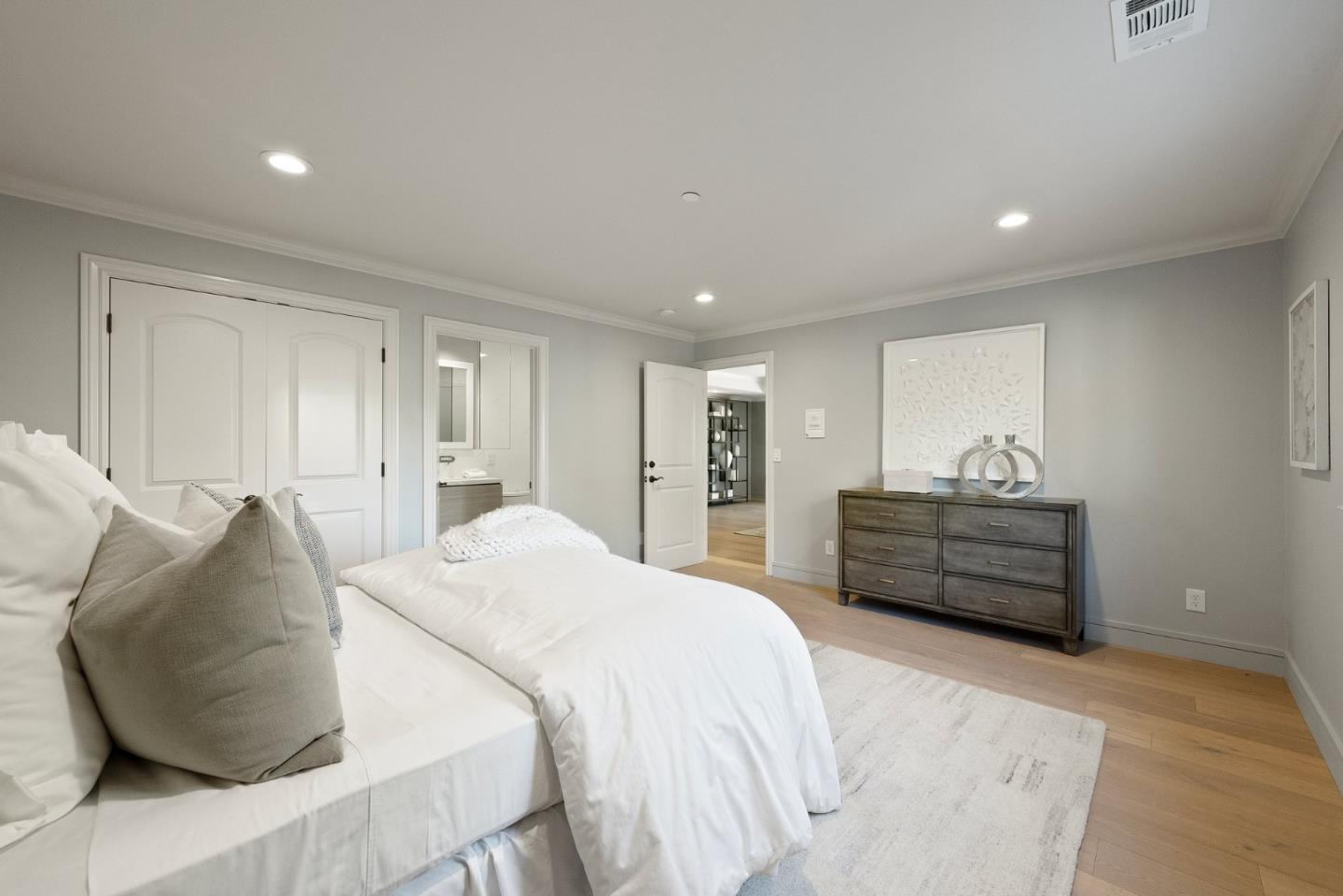 Detail Gallery Image 27 of 39 For 20847 Russell Ln, Saratoga,  CA 95070 - 5 Beds | 4/1 Baths