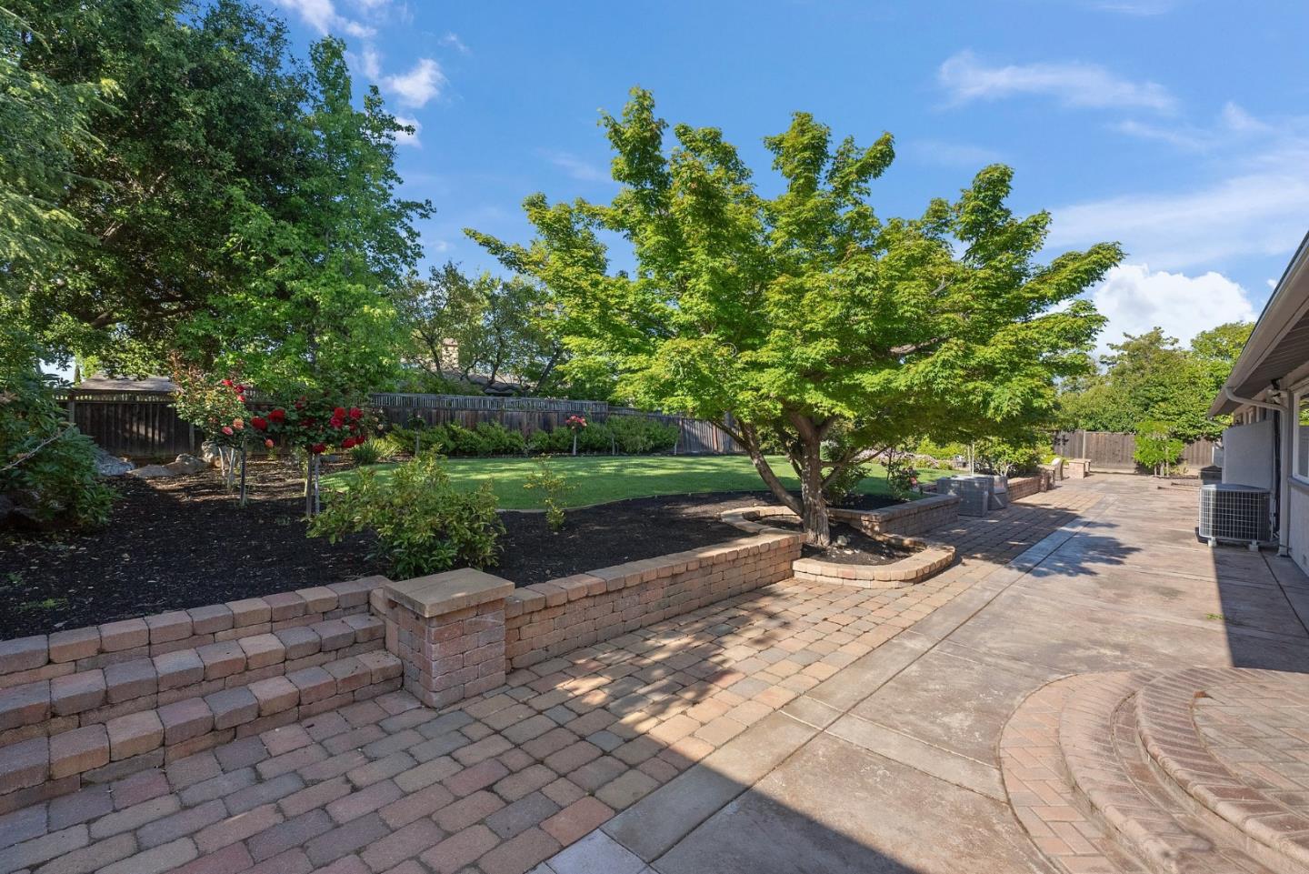 Detail Gallery Image 34 of 39 For 20847 Russell Ln, Saratoga,  CA 95070 - 5 Beds | 4/1 Baths